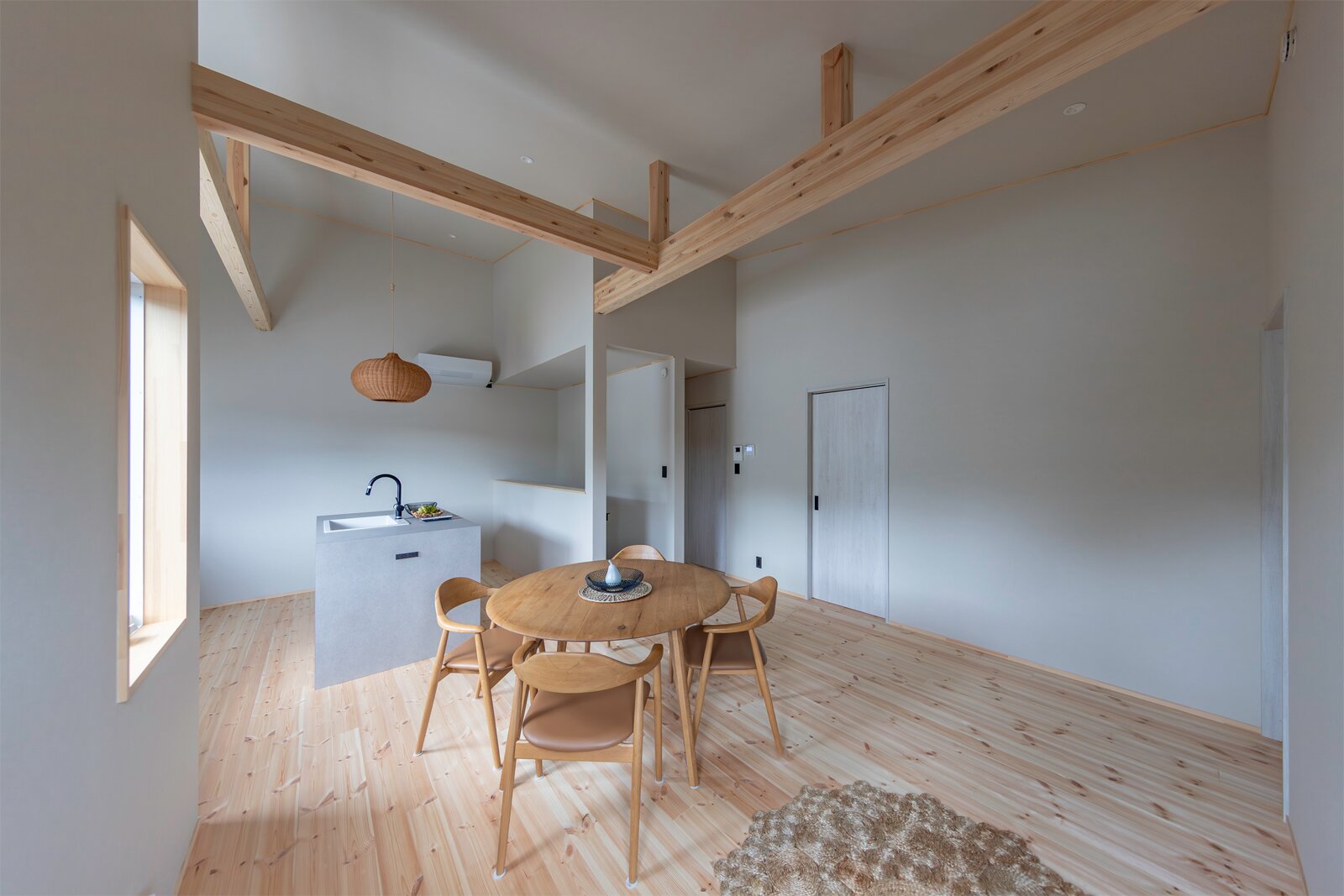 SLOWHOUSE+GARAGE～シンプルな美しさと、暮らしやすさを両立した家～