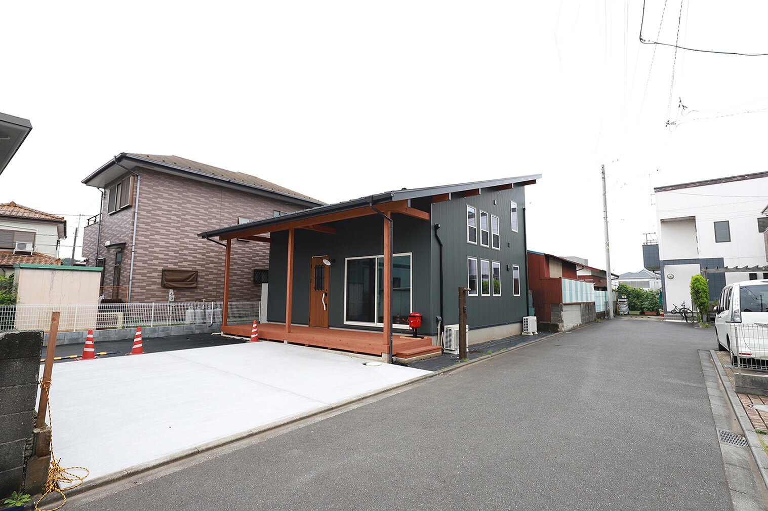 落ち着いた色味に仕上げた平屋+αのロフトハウス
